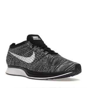 Nike Flyknit Racer Oreo 2